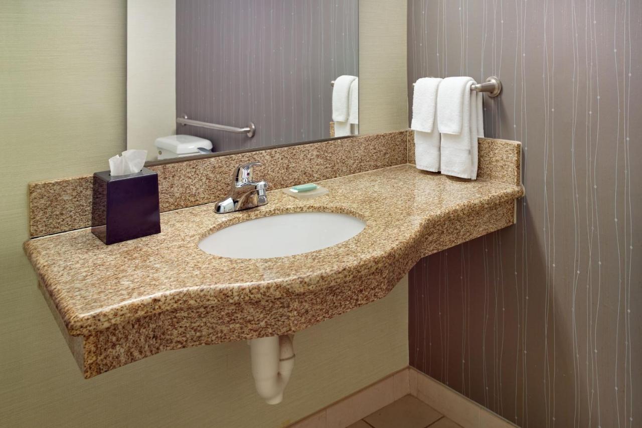 Queen Room with Two Queen Beds at Courtyard by Marriott Nashville Goodlettsville