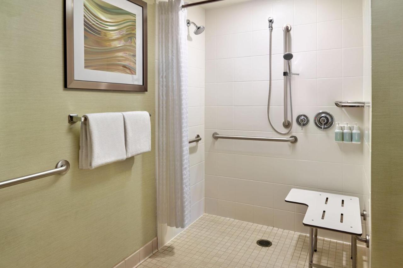 King Room with Sofa Bed at Courtyard by Marriott Nashville Goodlettsville