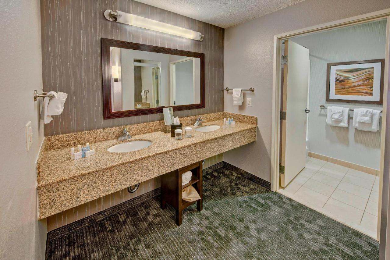 | Courtyard by Marriott Alexandria