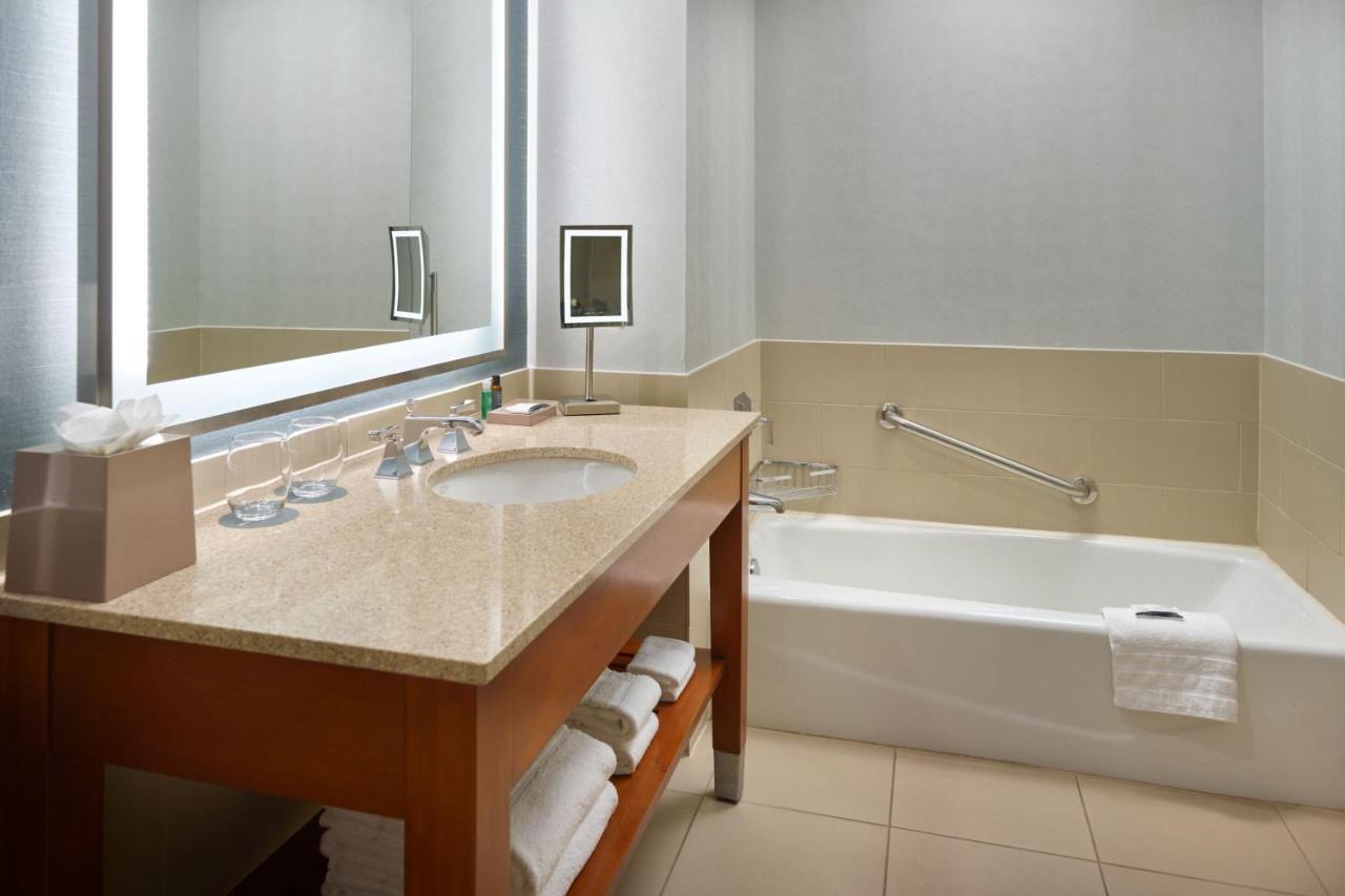 Traditional, Guest room, 1 King at The Westin Memphis Beale Street