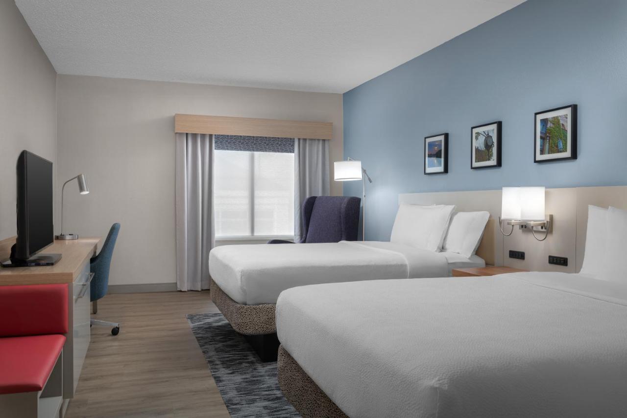 Queen Room at Hilton Garden Inn Wilkes Barre