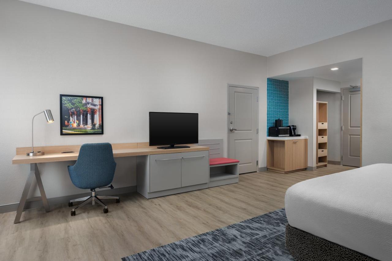 King Room Hearing Accessible at Hilton Garden Inn Wilkes Barre