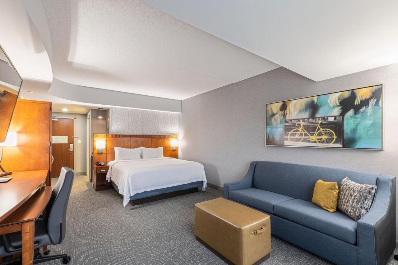 King Room with Sofa Bed at Courtyard by Marriott Boston Waltham