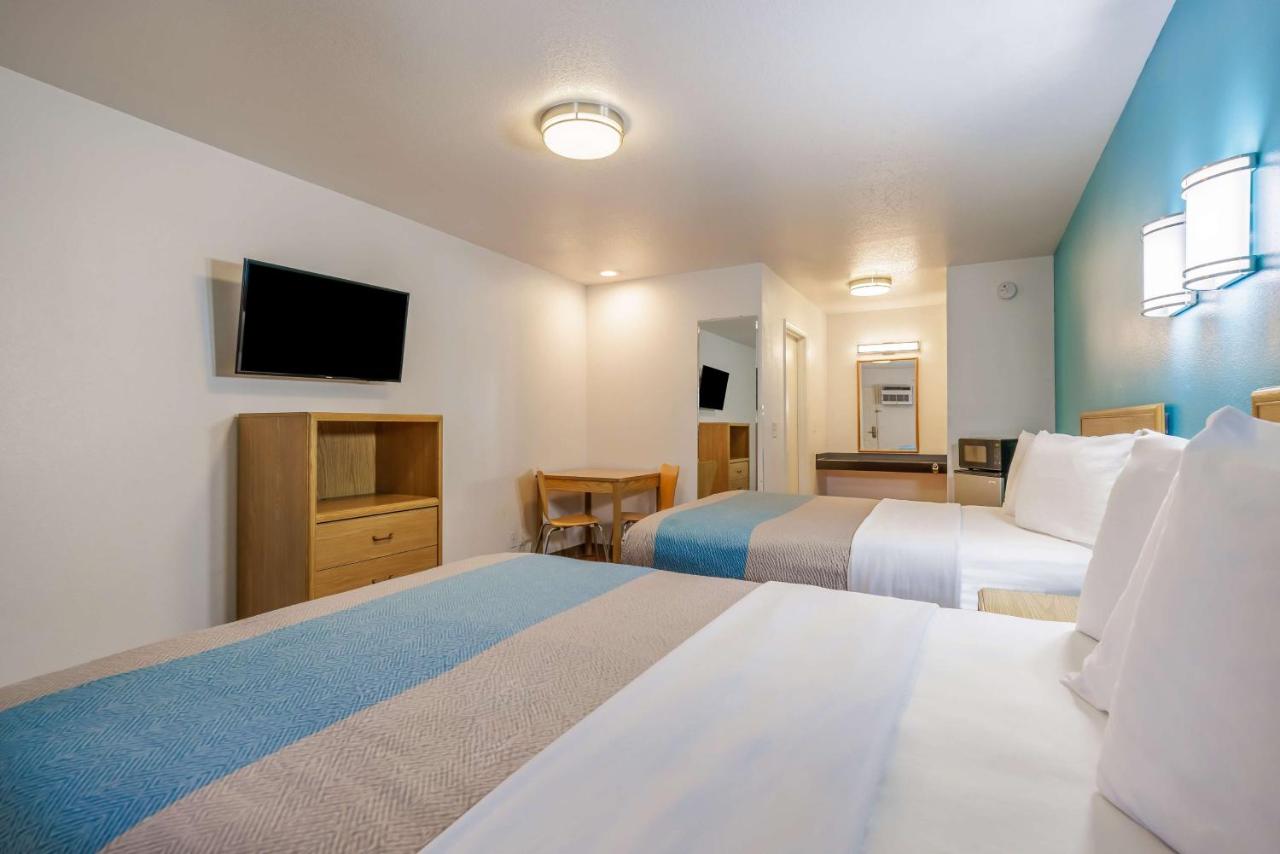 | Motel 6-Canby, OR
