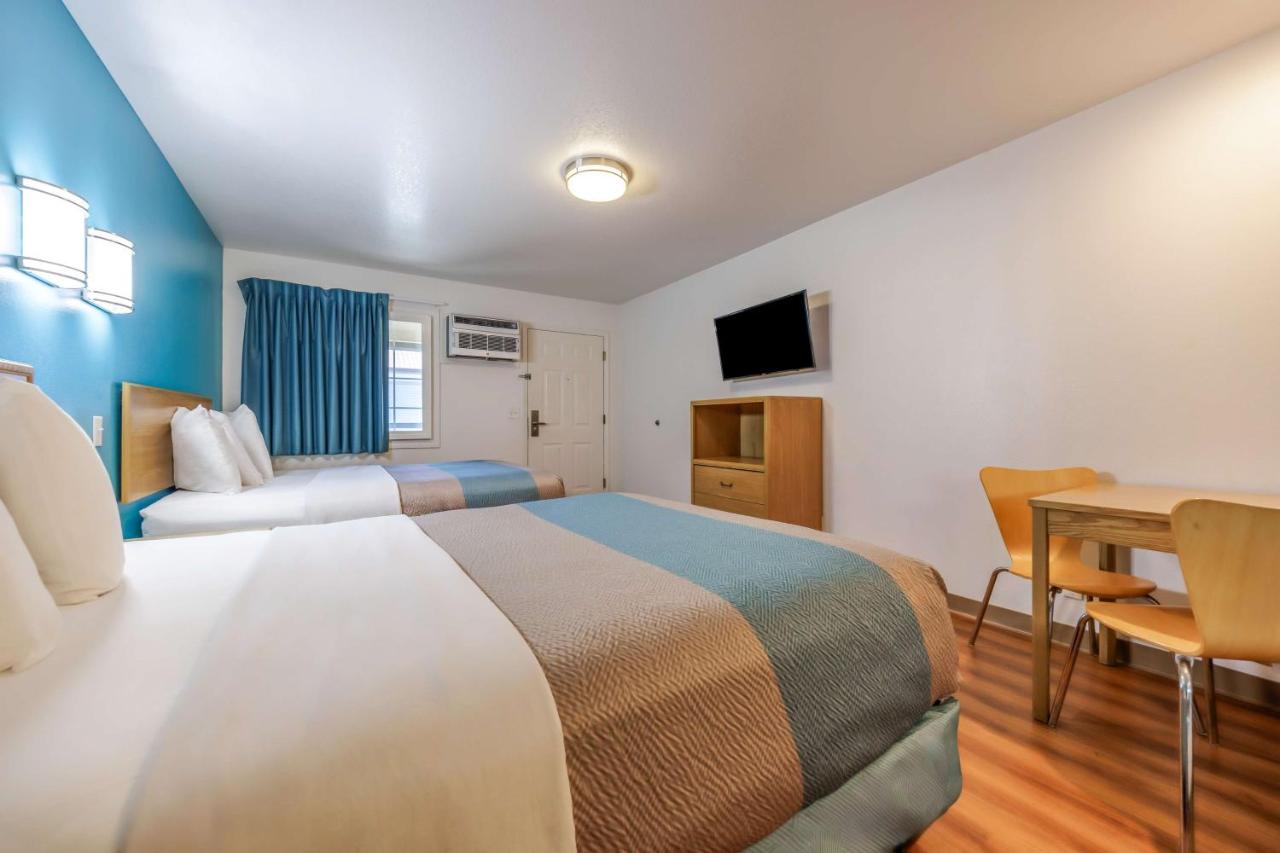 | Motel 6-Canby, OR