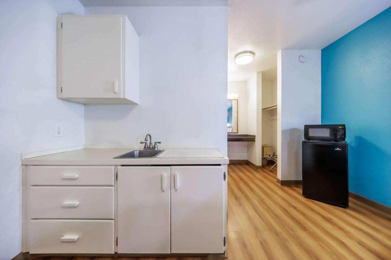 | Motel 6-Canby, OR