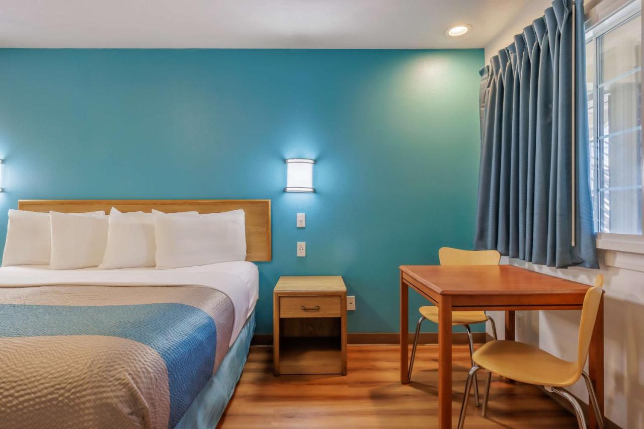 | Motel 6-Canby, OR