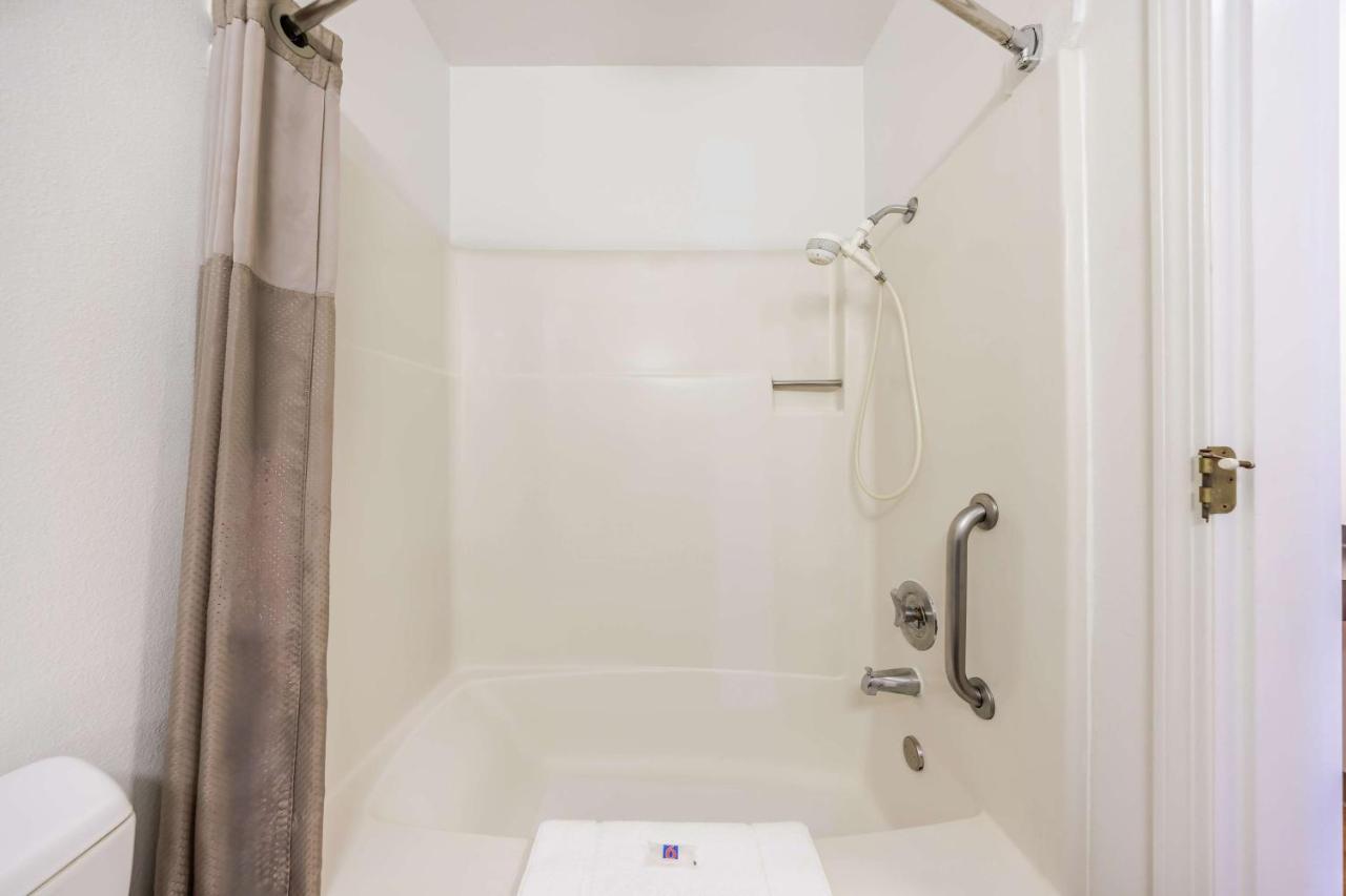 | Motel 6-Canby, OR