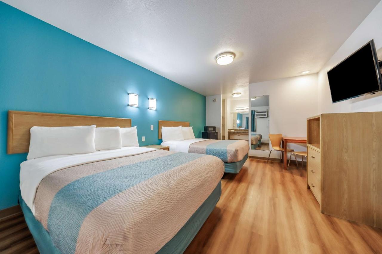 | Motel 6-Canby, OR