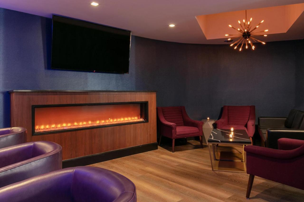 | Sheraton Greensboro at Four Seasons