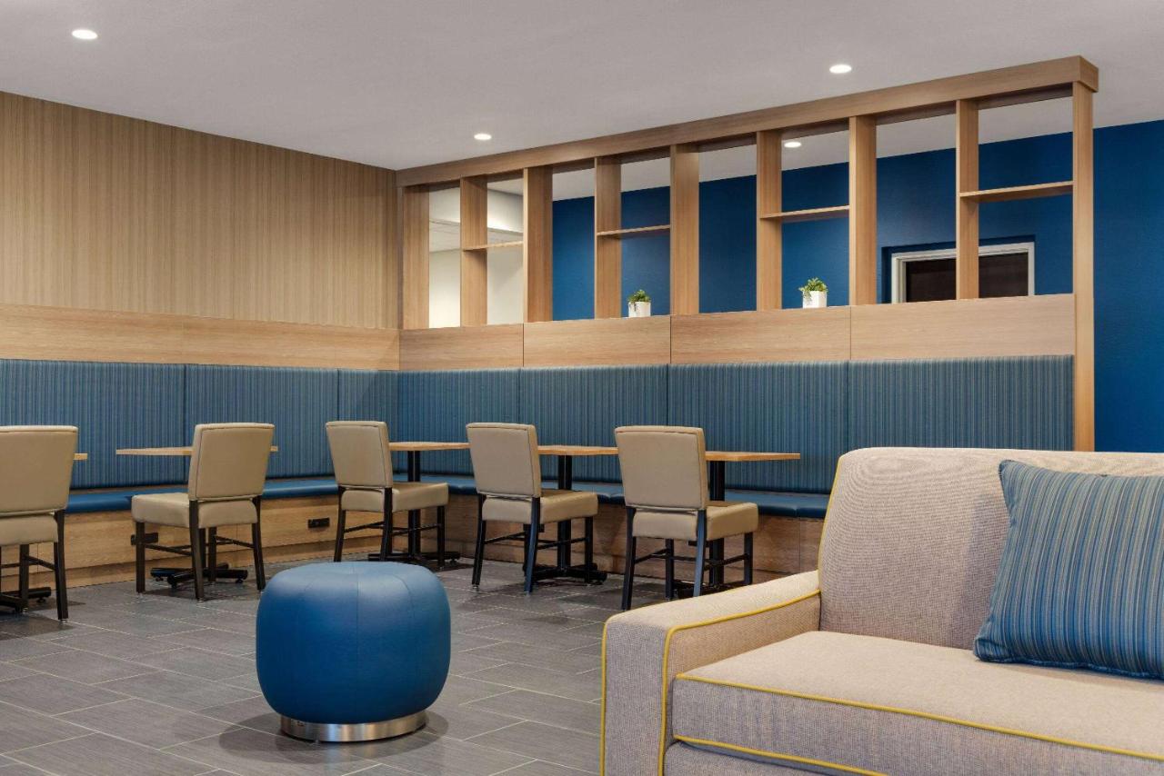 | Microtel Inn & Suites by Wyndham Gambrills