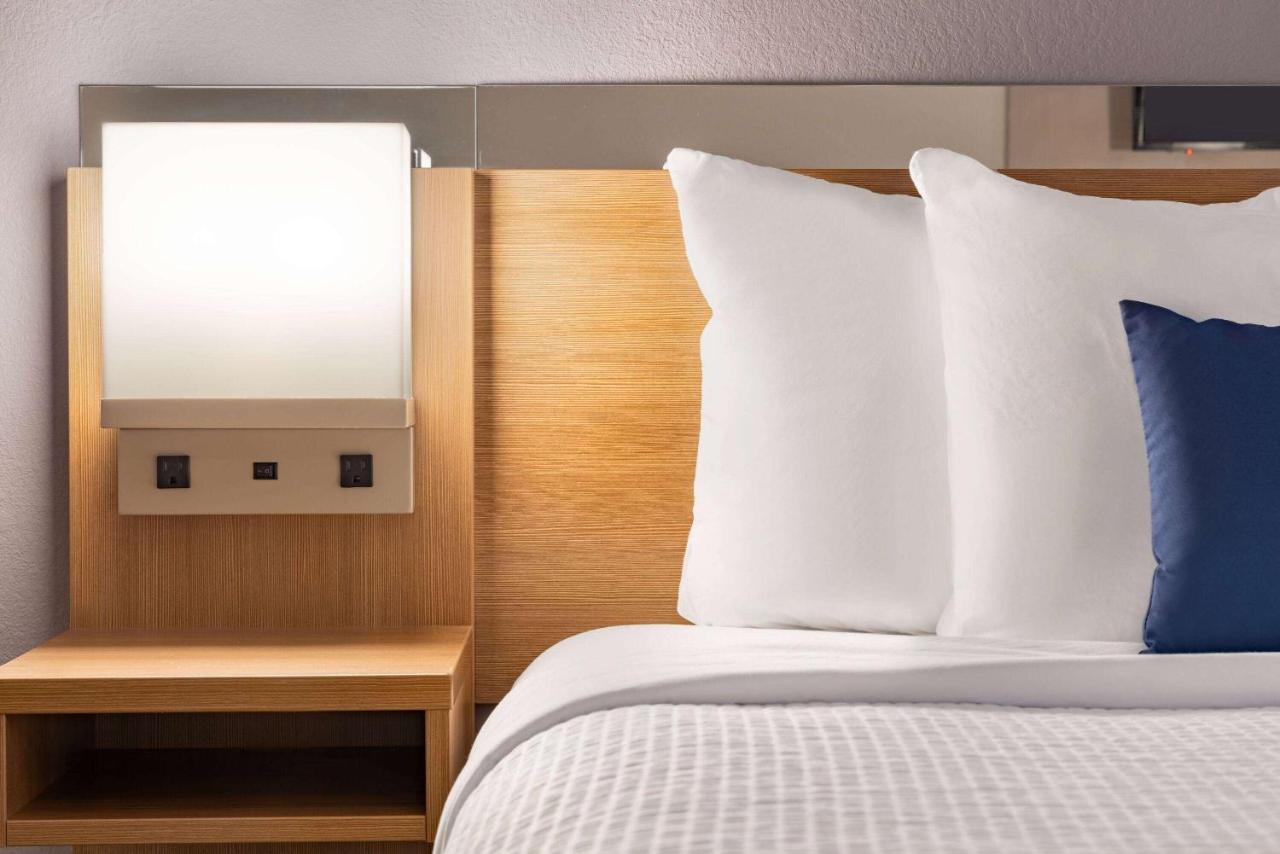| Microtel Inn & Suites by Wyndham Gambrills