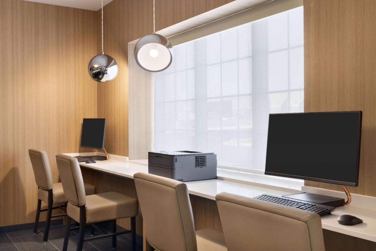 | Microtel Inn & Suites by Wyndham Gambrills