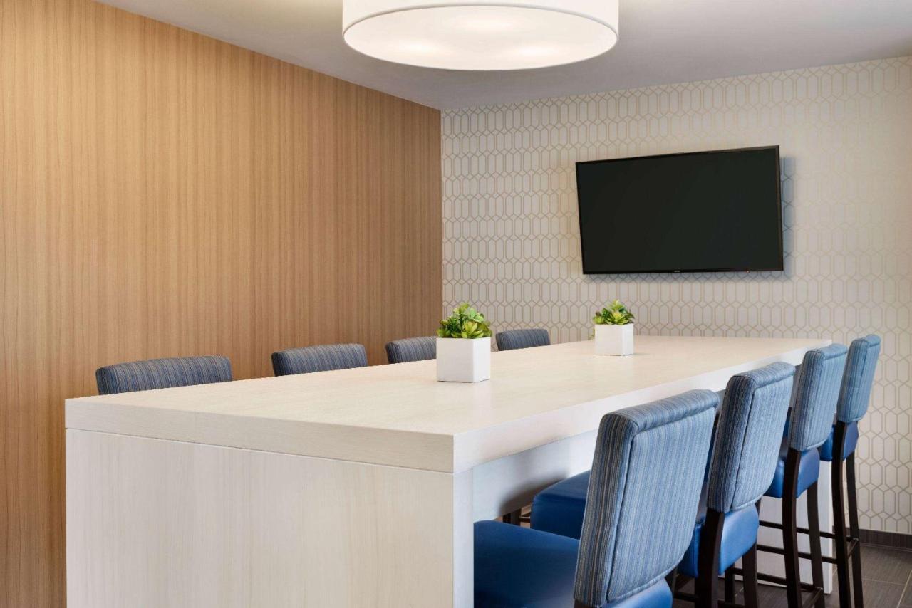 | Microtel Inn & Suites by Wyndham Gambrills