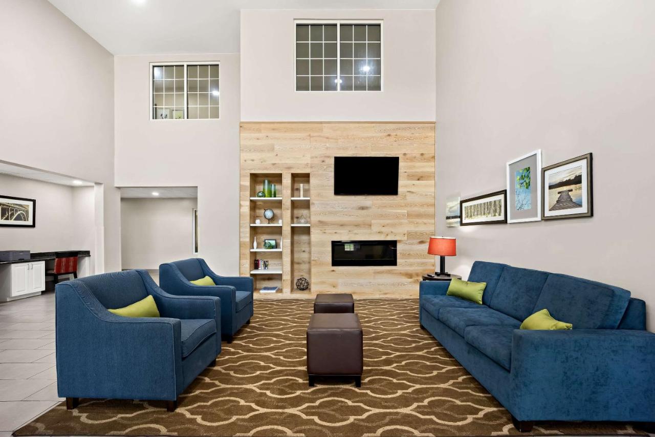 | Comfort Inn & Suites High Point - Archdale