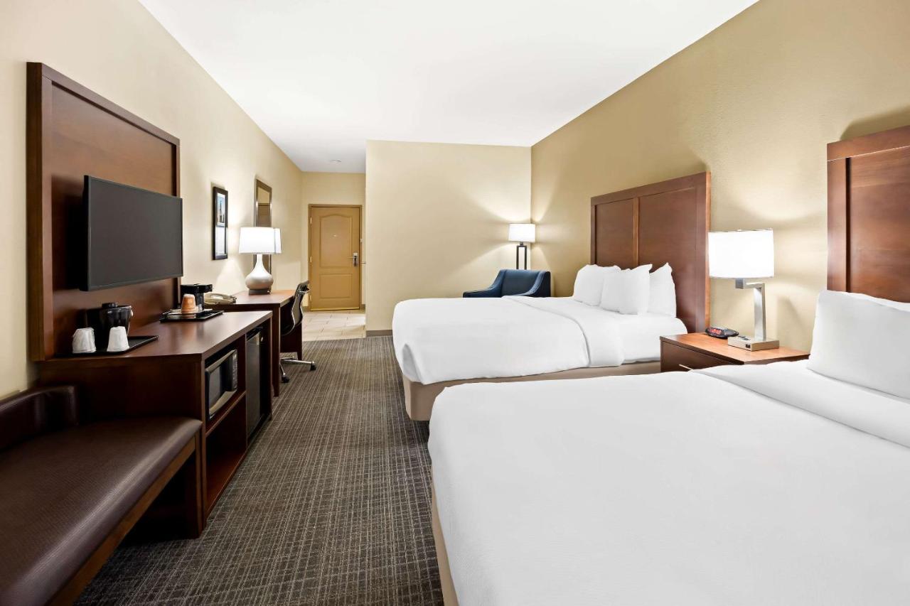 | Comfort Inn & Suites High Point - Archdale