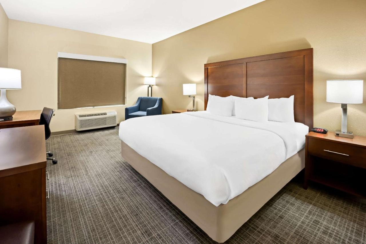 | Comfort Inn & Suites High Point - Archdale