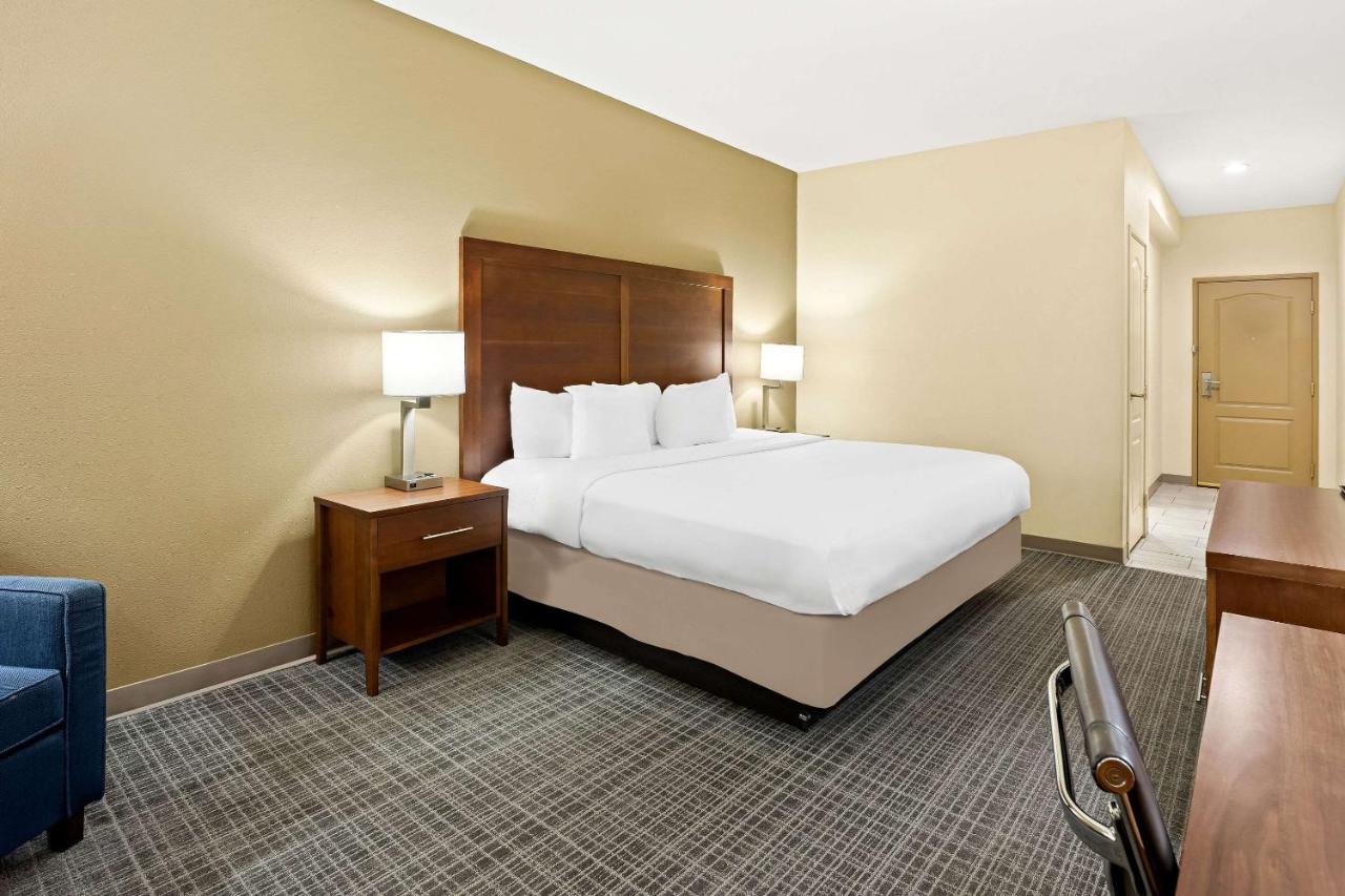 | Comfort Inn & Suites High Point - Archdale