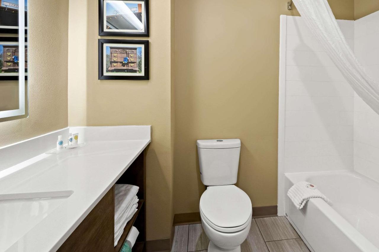 | Comfort Inn & Suites High Point - Archdale