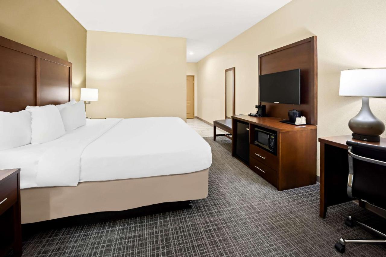 | Comfort Inn & Suites High Point - Archdale
