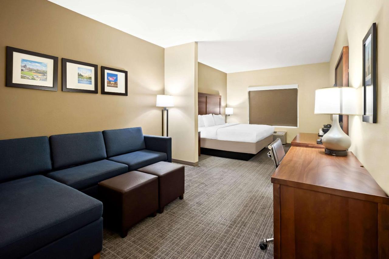 | Comfort Inn & Suites High Point - Archdale