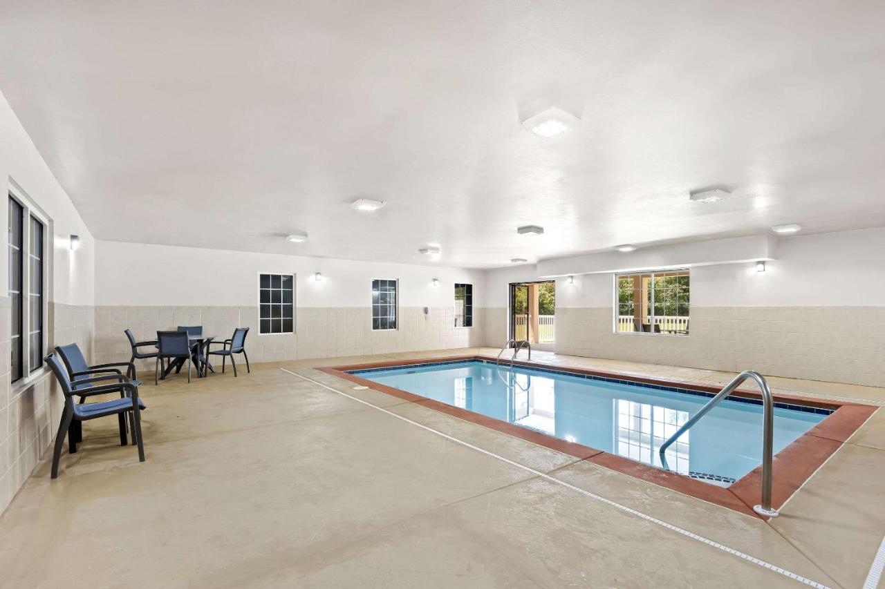 | Comfort Inn & Suites High Point - Archdale