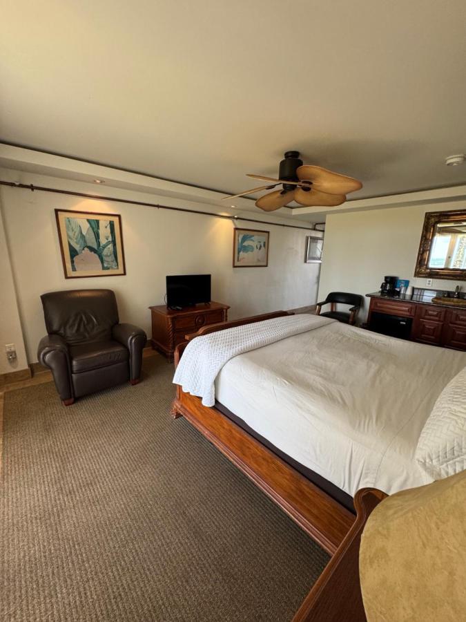 King Room - Ocean Front at Hotel Coral Reef