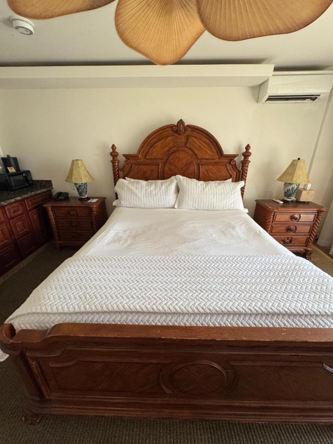 King Room - Ocean Front at Hotel Coral Reef