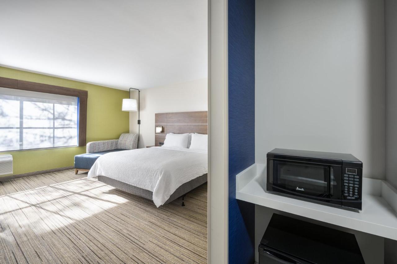 King Room - Mobility Access/Roll in Shower - Non-Smoking at Holiday Inn Express & Suites Phoenix East - Gilbert by IHG