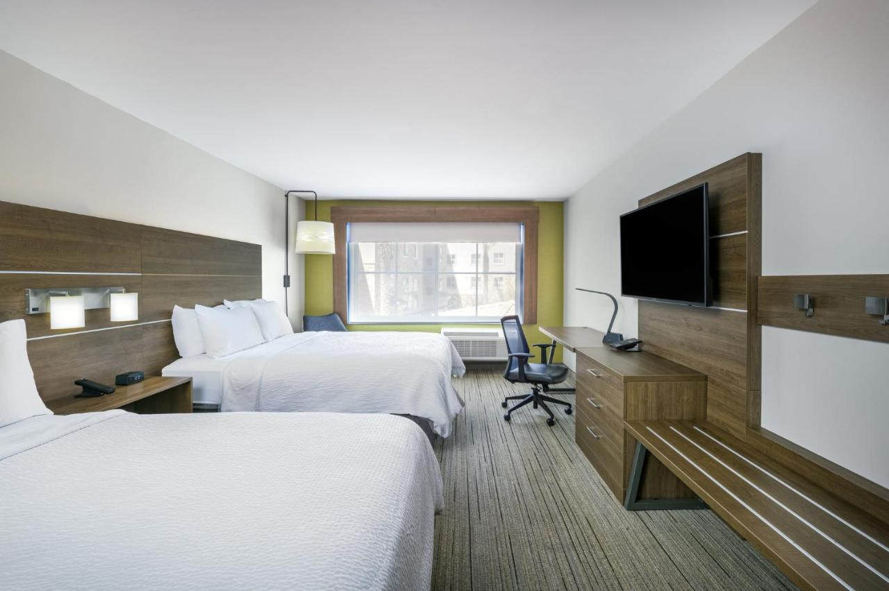 | Holiday Inn Express & Suites Phoenix East - Gilbert, an IHG Hotel