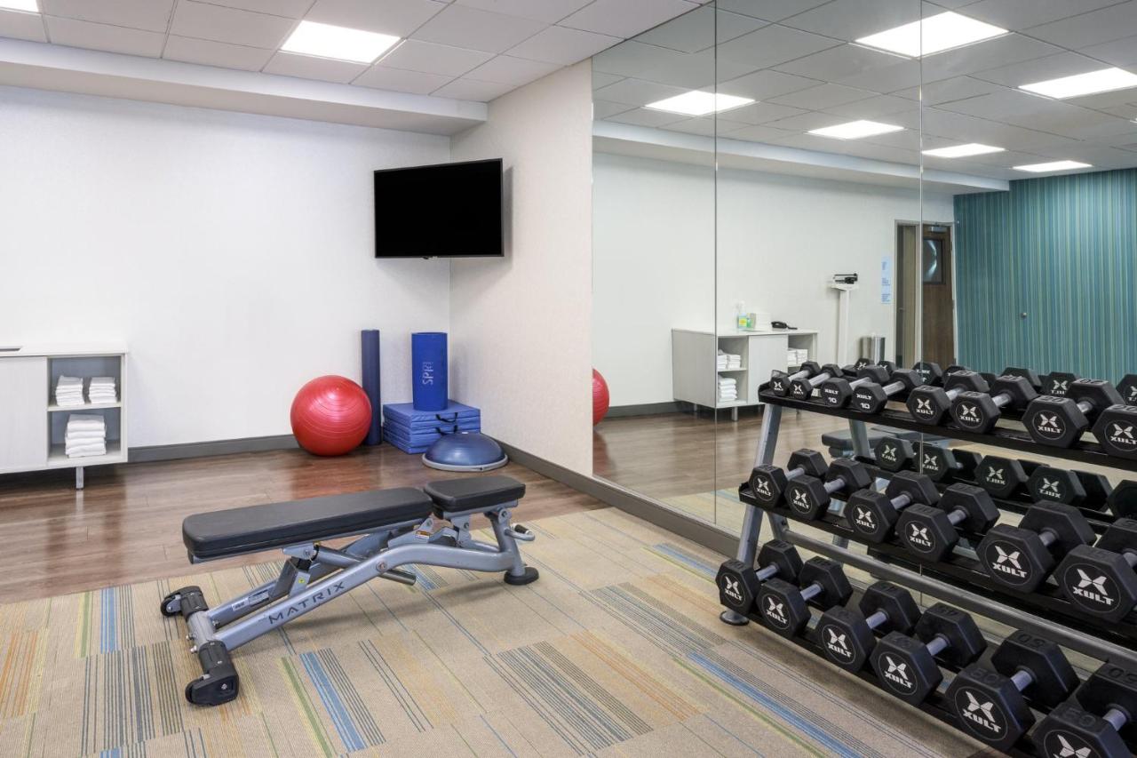 | Holiday Inn Express & Suites Phoenix East - Gilbert, an IHG Hotel