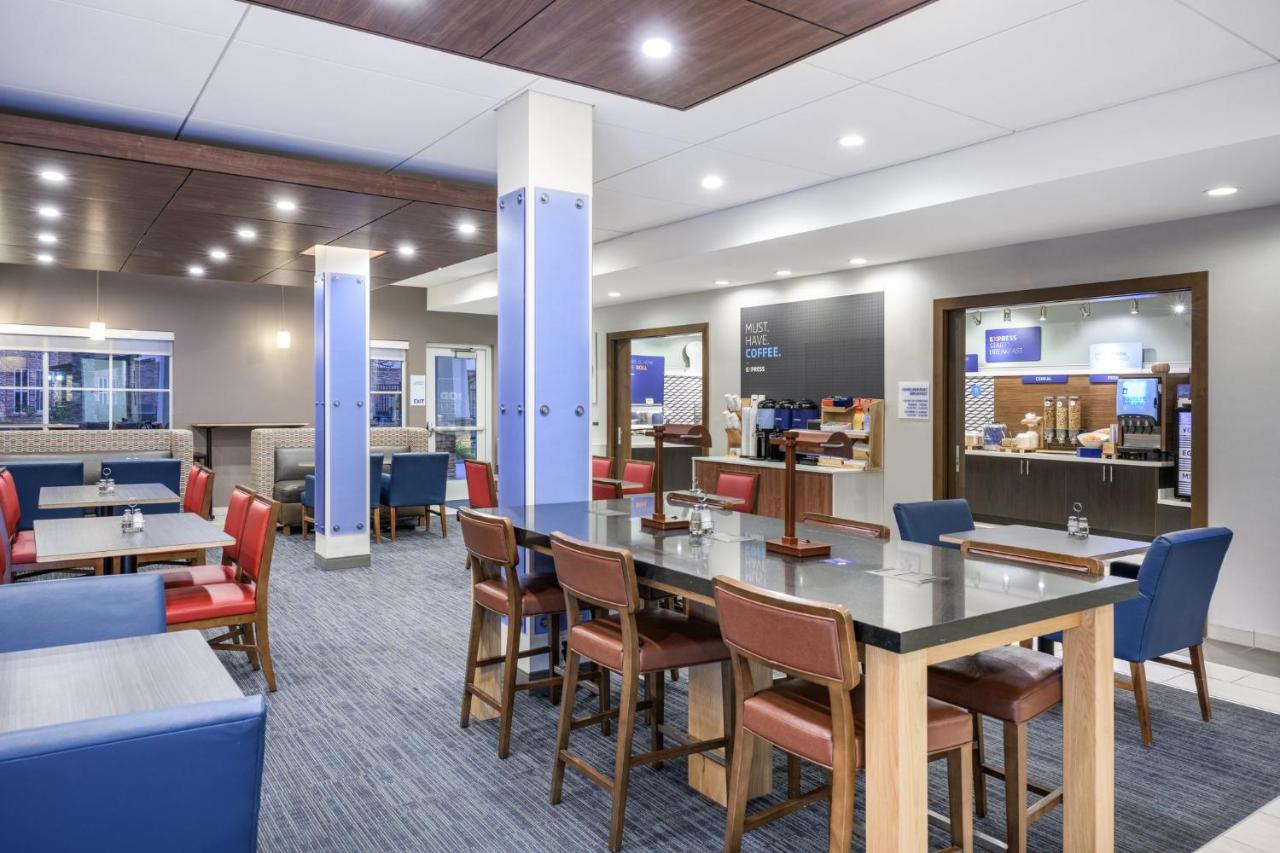 | Holiday Inn Express & Suites Phoenix East - Gilbert, an IHG Hotel
