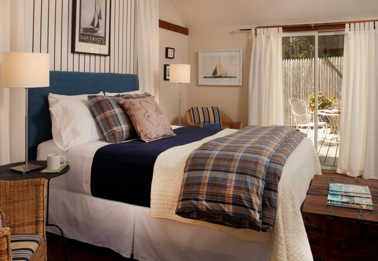 | Abbey's Lantern Hill Inn