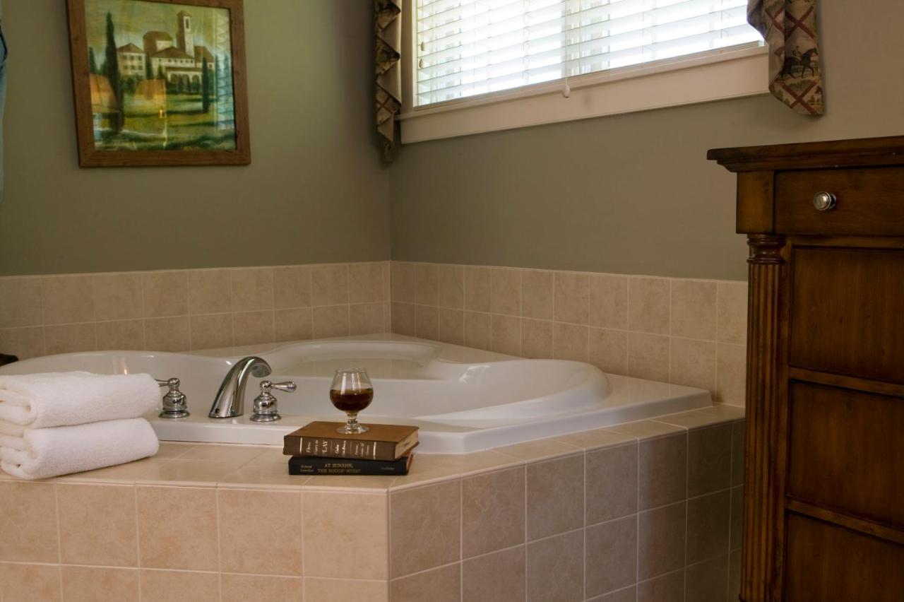 Queen Room with Spa Bath at Joseph Ambler Inn