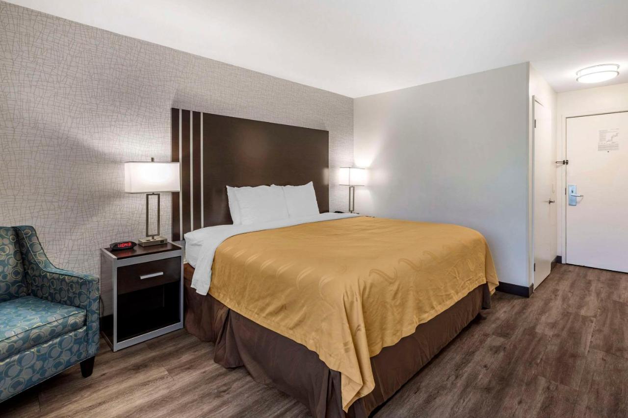Standard Room, 1 King Bed, Non Smoking at Quality Inn Burbank Airport