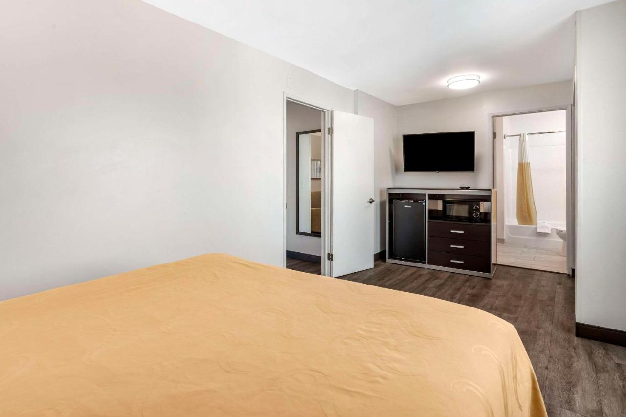 One Bedroom Suite, 1 Queen Bed, Living Room and Sofa Bed, Non Smoking at Quality Inn Burbank Airport