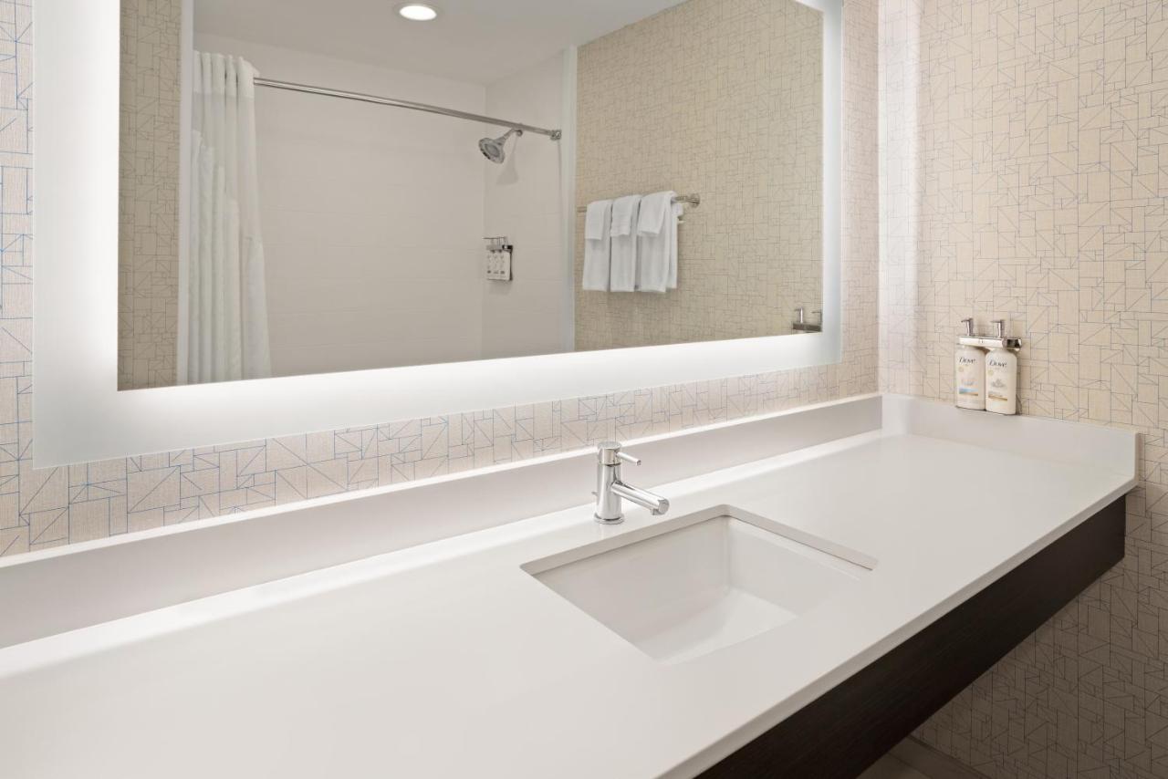 | Holiday Inn Express Stony Brook, an IHG Hotel