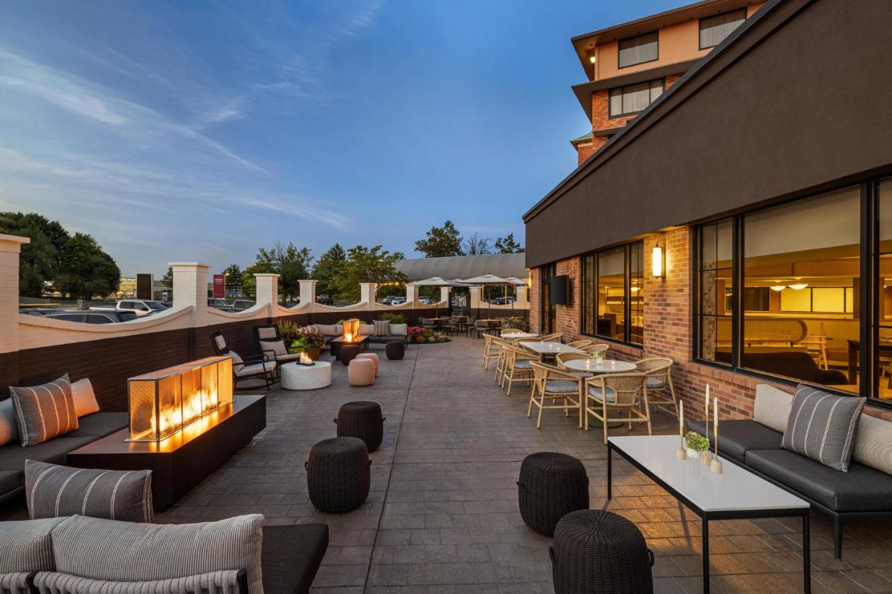 | Crowne Plaza Louisville Airport Expo Center, an IHG Hotel