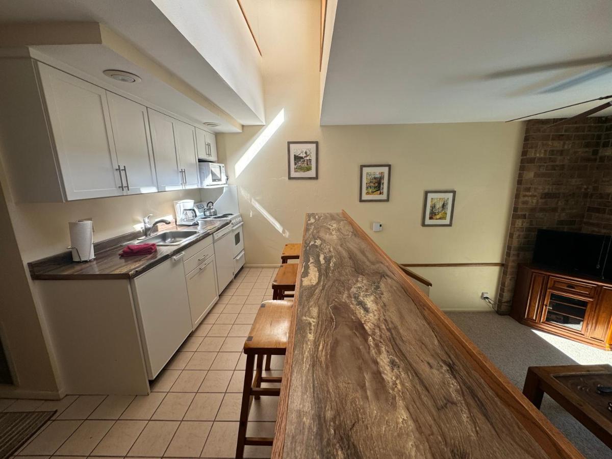 One-Bedroom Apartment at Shadow Mountain Lodge