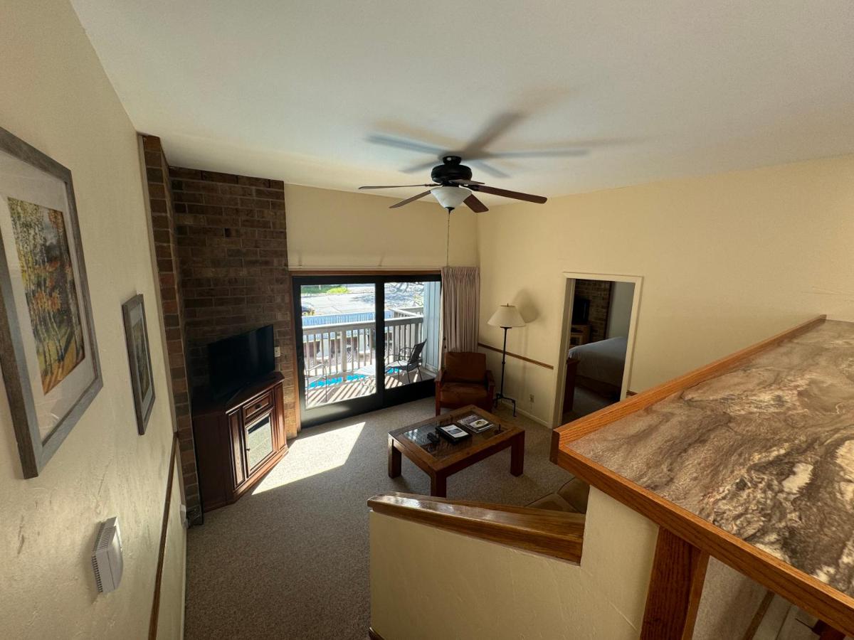 One-Bedroom Apartment at Shadow Mountain Lodge