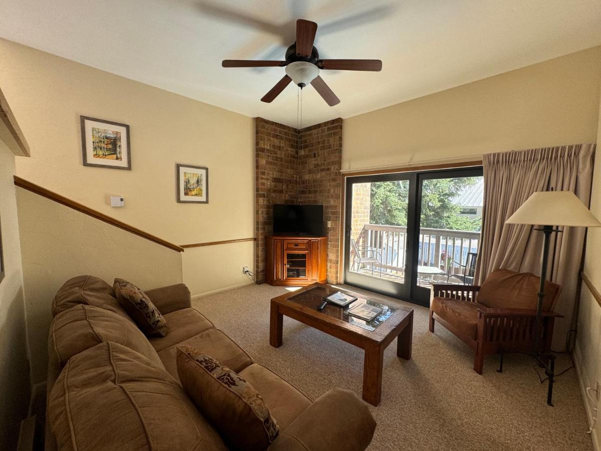 One-Bedroom Apartment at Shadow Mountain Lodge