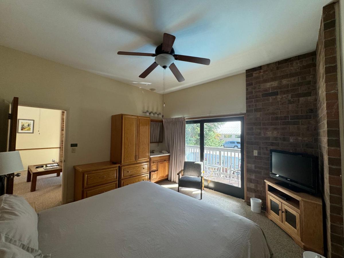 One-Bedroom Apartment at Shadow Mountain Lodge