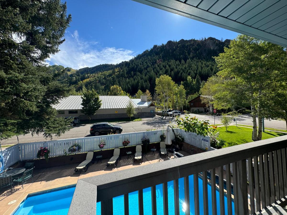 One-Bedroom Apartment at Shadow Mountain Lodge