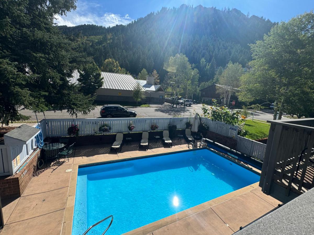 One-Bedroom Apartment at Shadow Mountain Lodge