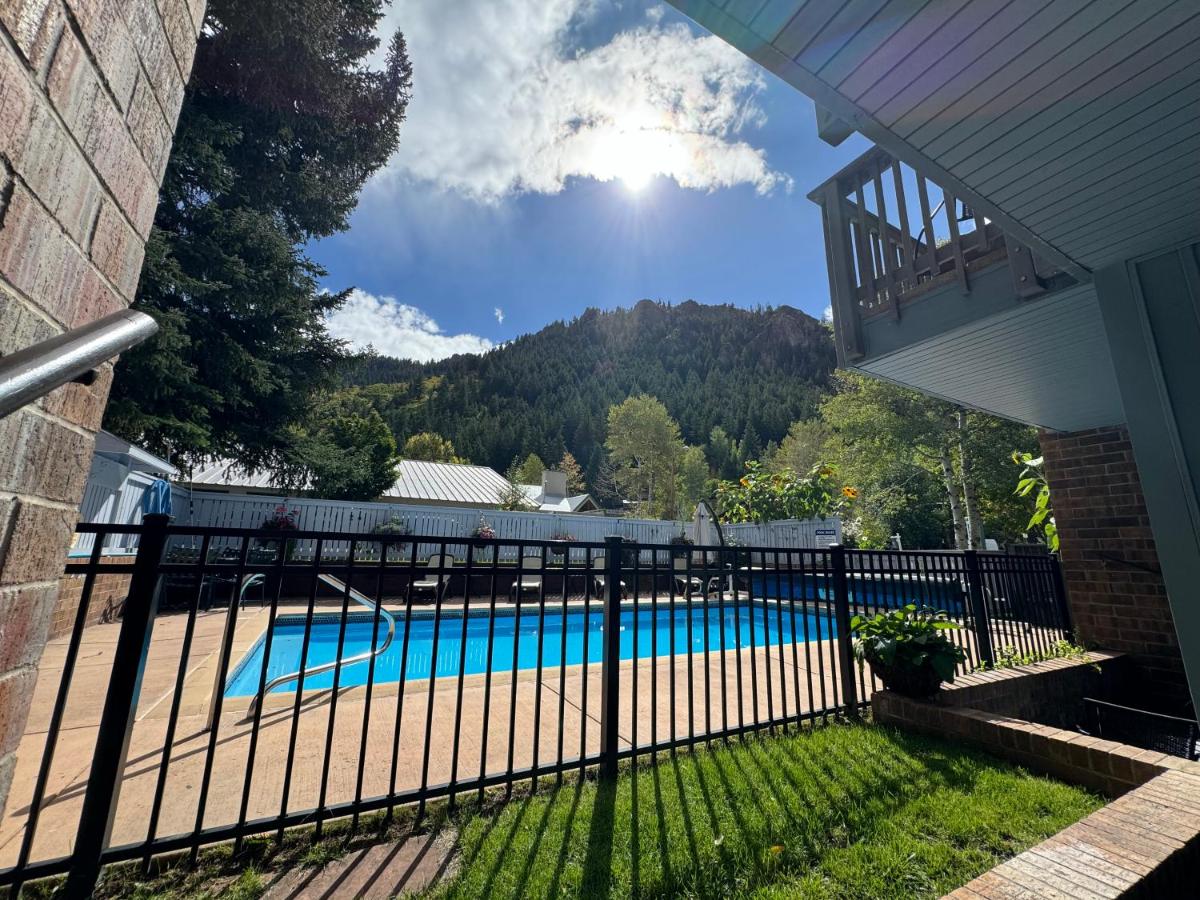 One-Bedroom Apartment at Shadow Mountain Lodge