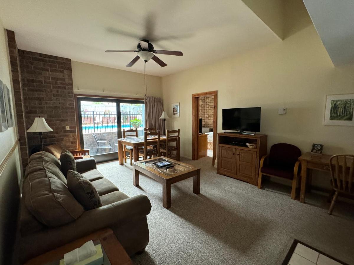 One-Bedroom Apartment at Shadow Mountain Lodge