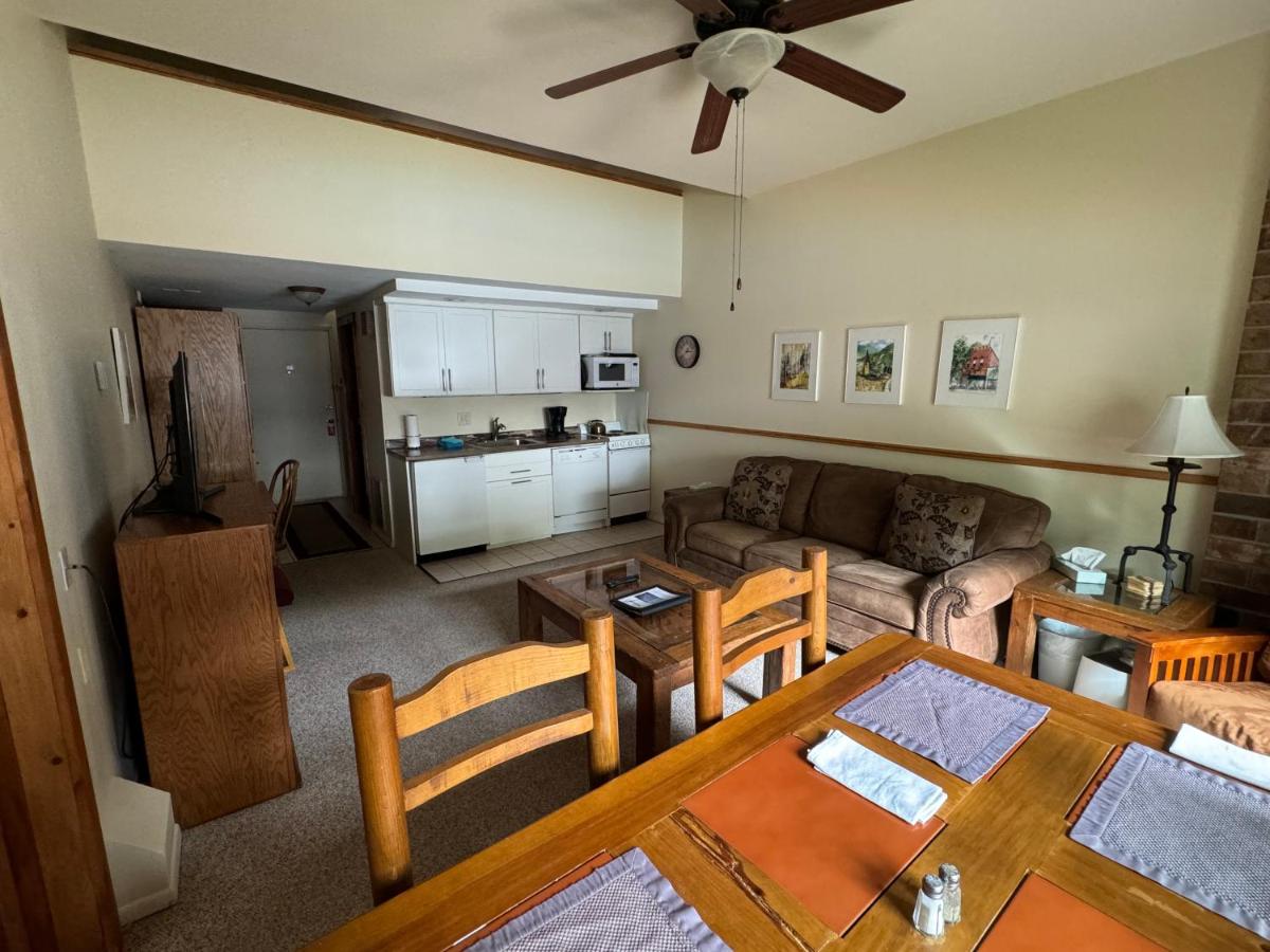 One-Bedroom Apartment at Shadow Mountain Lodge