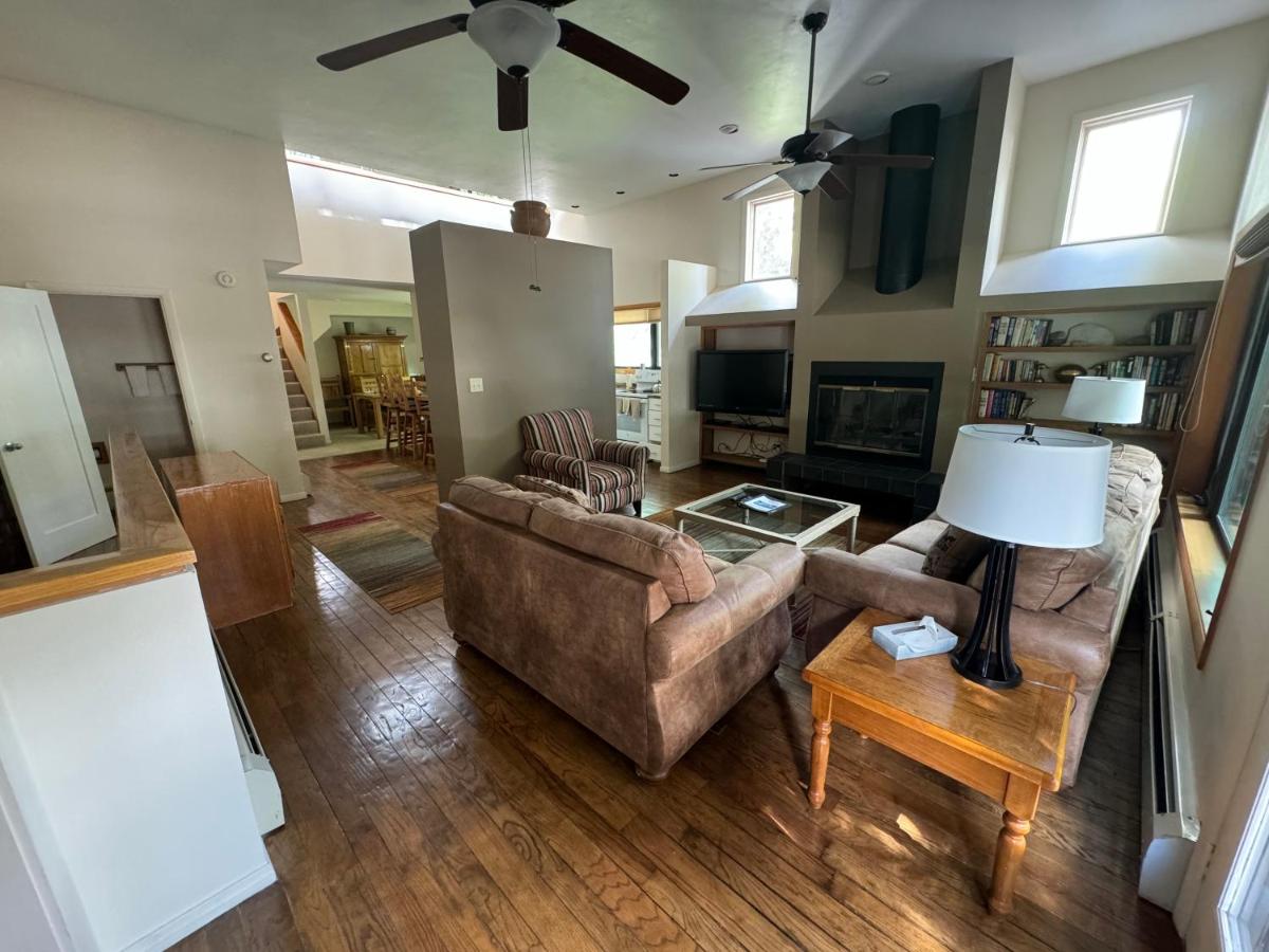 Three-Bedroom Apartment at Shadow Mountain Lodge