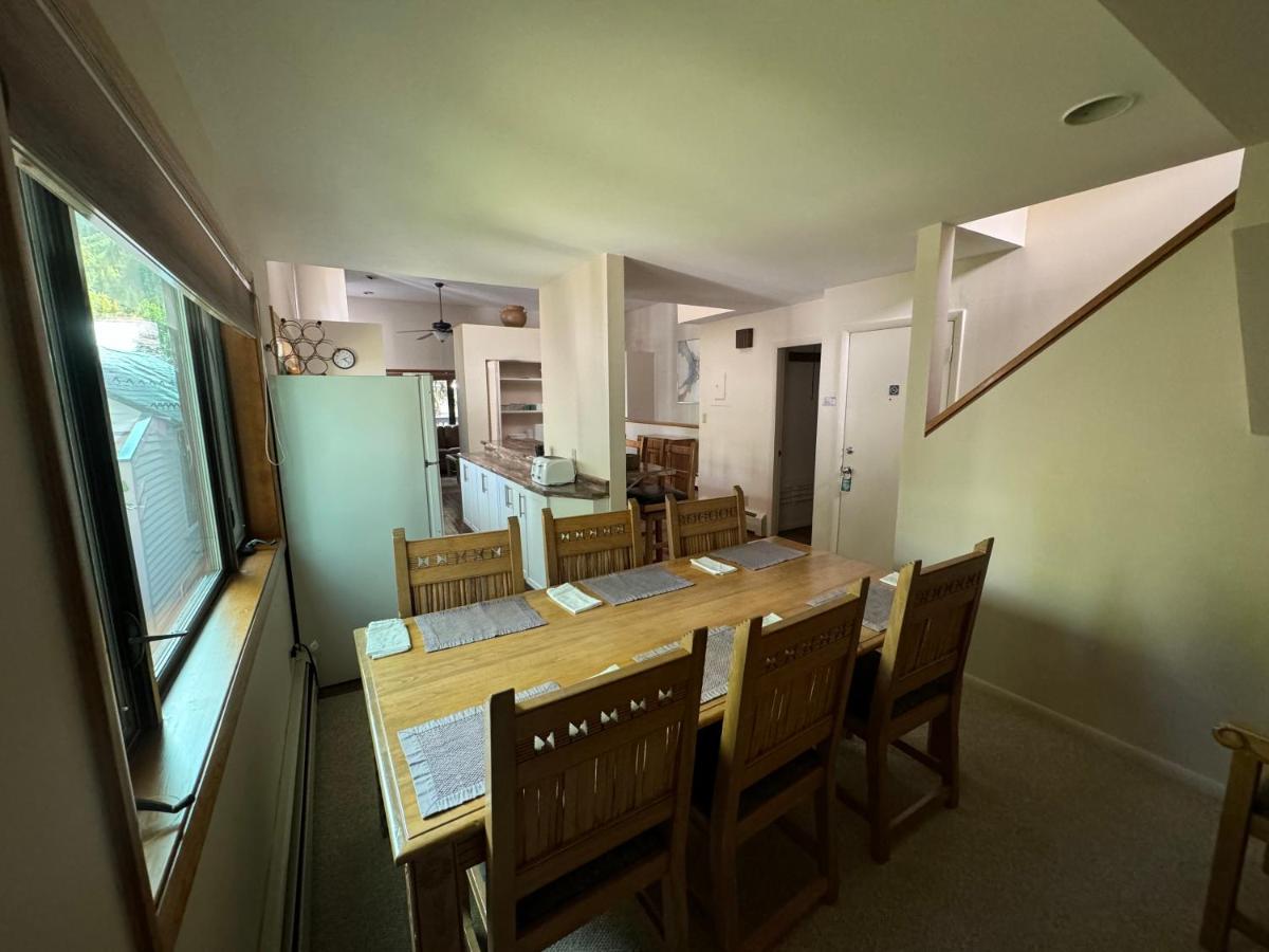 Three-Bedroom Apartment at Shadow Mountain Lodge