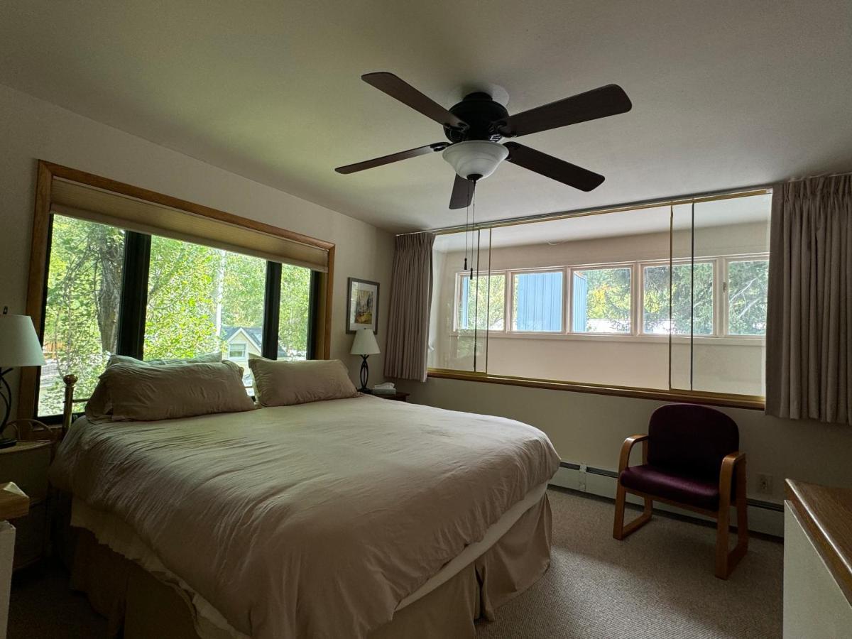 Three-Bedroom Apartment at Shadow Mountain Lodge